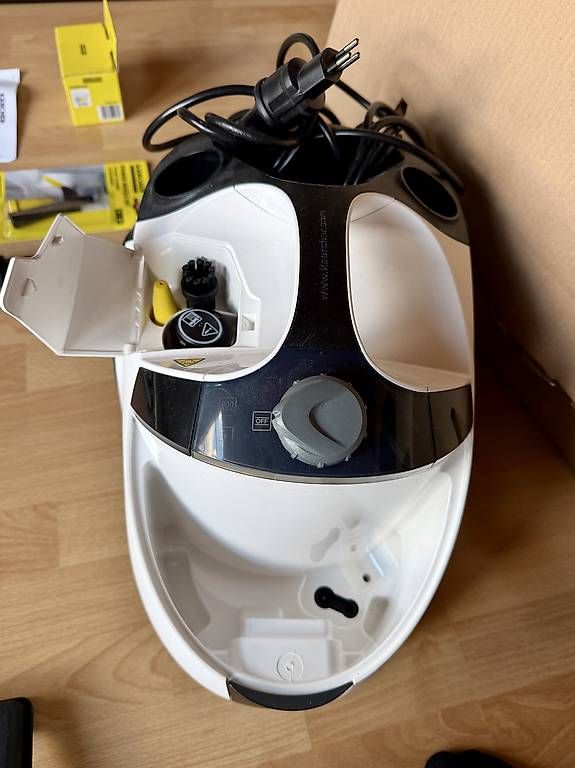 Kärcher Pulitori a vapore: Neuwertiger Kärcher SC 5 Easyfix Dampfreiniger – Usato da Vaduz venduto da Alexxo 2