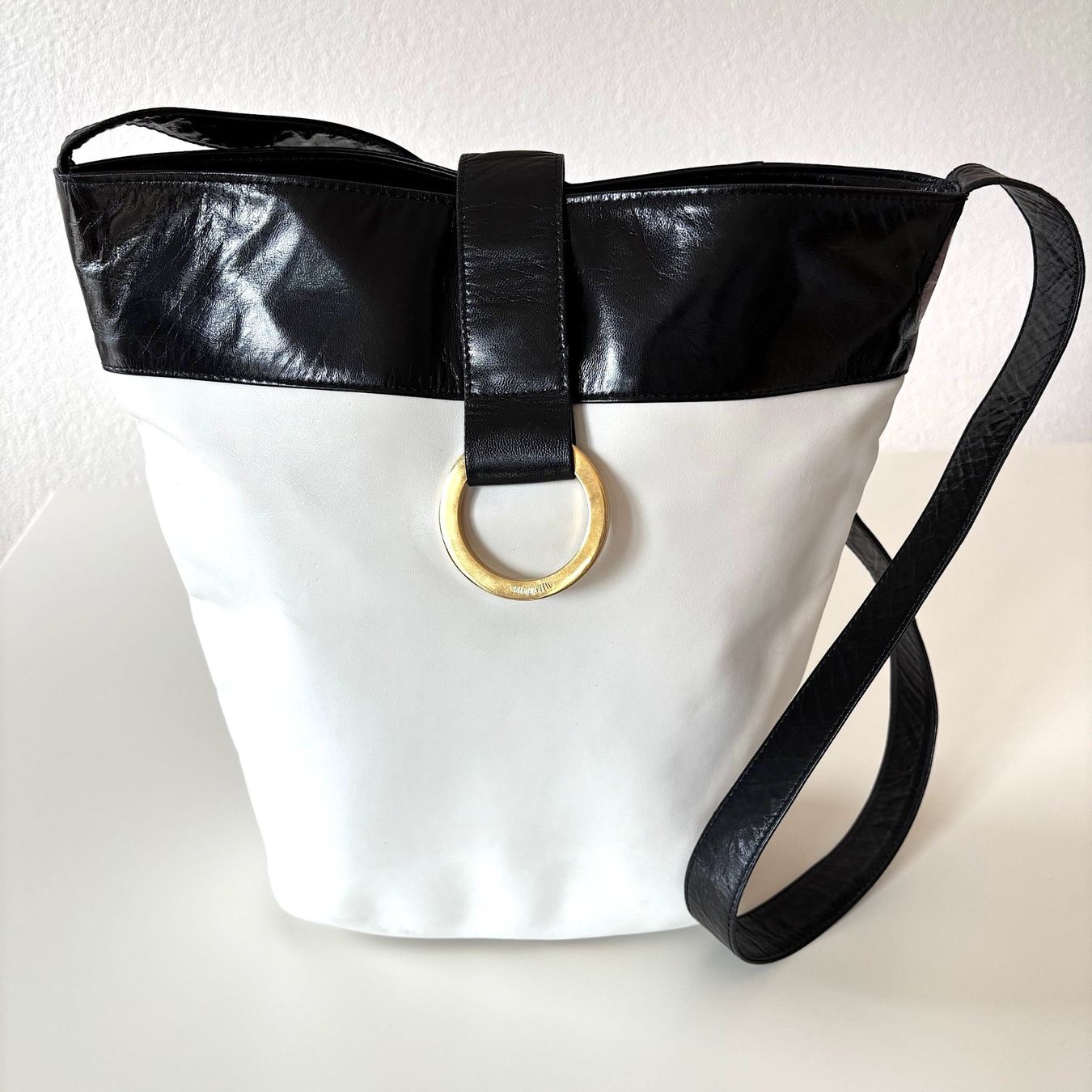 Taschen für Damen: Goldpfeil Vintage Tasche Design Linie 80er Sammlerstück – Gebraucht aus Zürich von dulceamargo