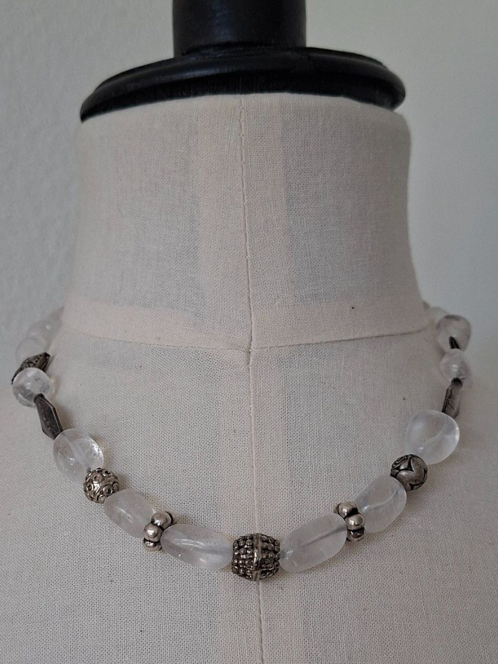 Catenine: Halskette mit Bergkristall-Nuggets – Usato da Gattikon venduto da jeansgli