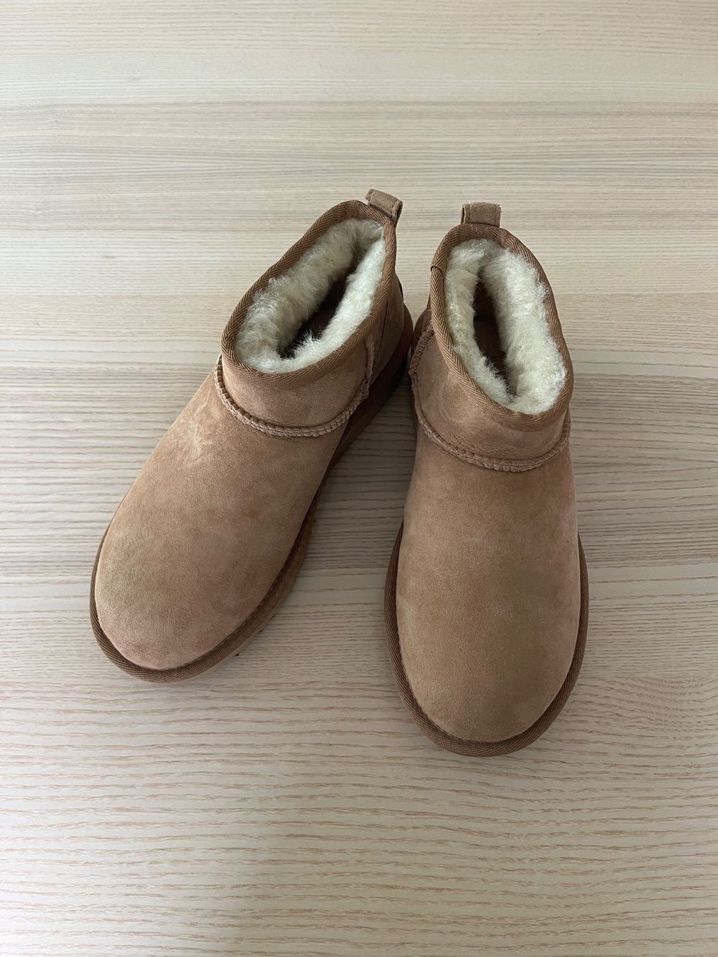 Ugg Scarpe da donna: UGG Classic Ultra Mini in Chestnut – Nuovo e nell'imballaggio originale da Zürich venduto da len_h898 1