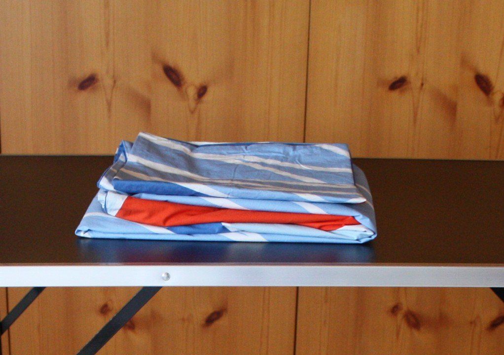 Bettwäsche: Bettwäsche-Garnitur blau rot – Gebraucht aus Flüelen von Alt-und-Neu 4