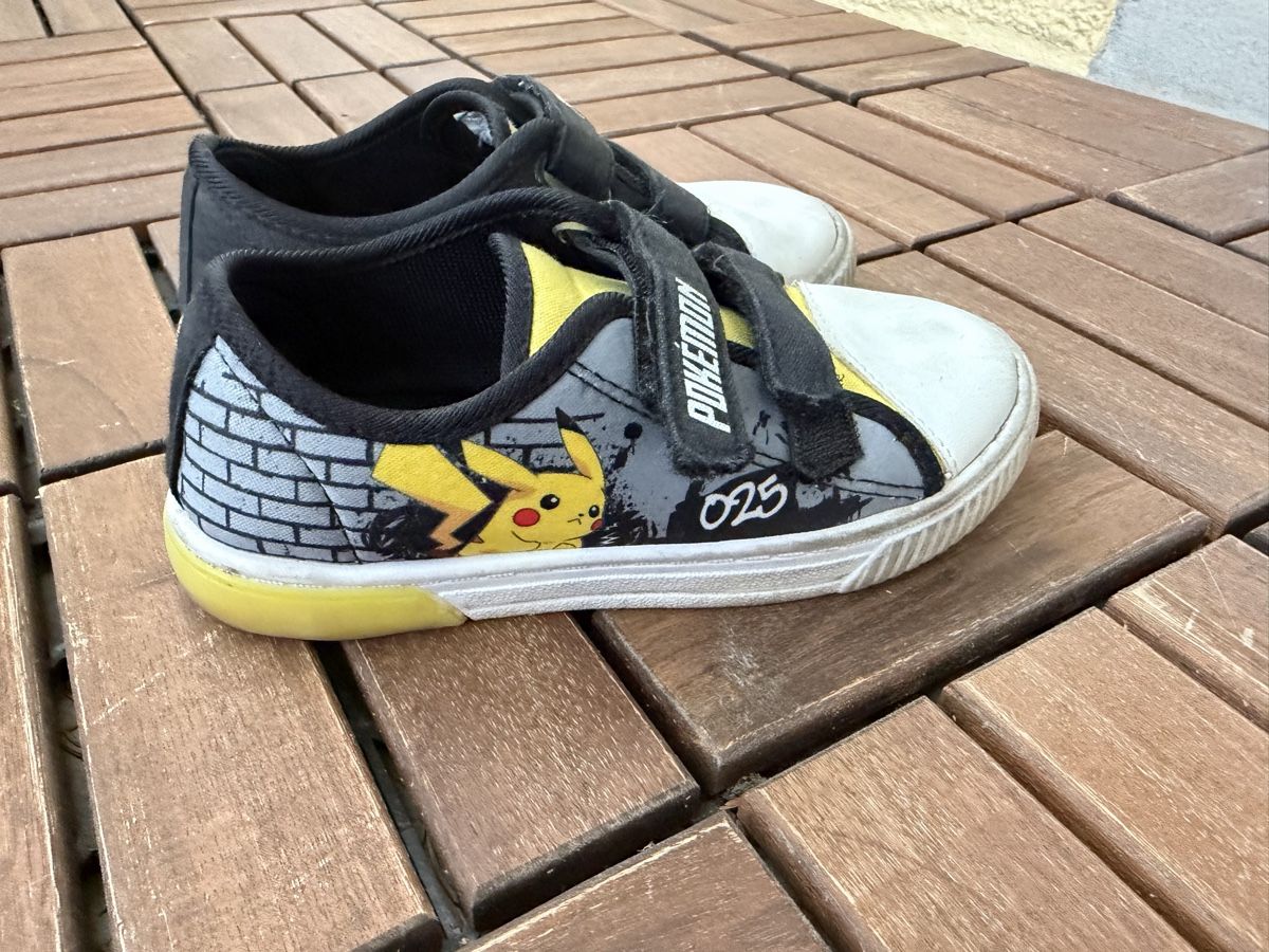 Scarpe per ragazzi: Kinder Turnschuhe Gr. 29 Pokemon gebraucht – Usato da Jona venduto da Good_luck_ 2