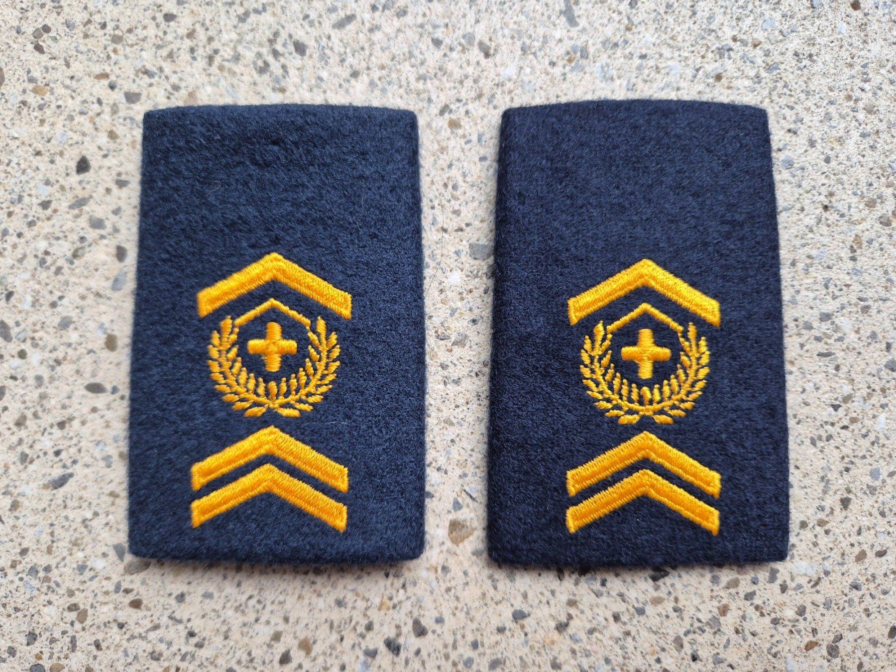 Schweizer Armee Placchette & Badge: * Gradabzeichen Patten Adjutant Set Luftwaffe * – Nuovo e nell'imballaggio originale da Riedholz venduto da fr_sIruP