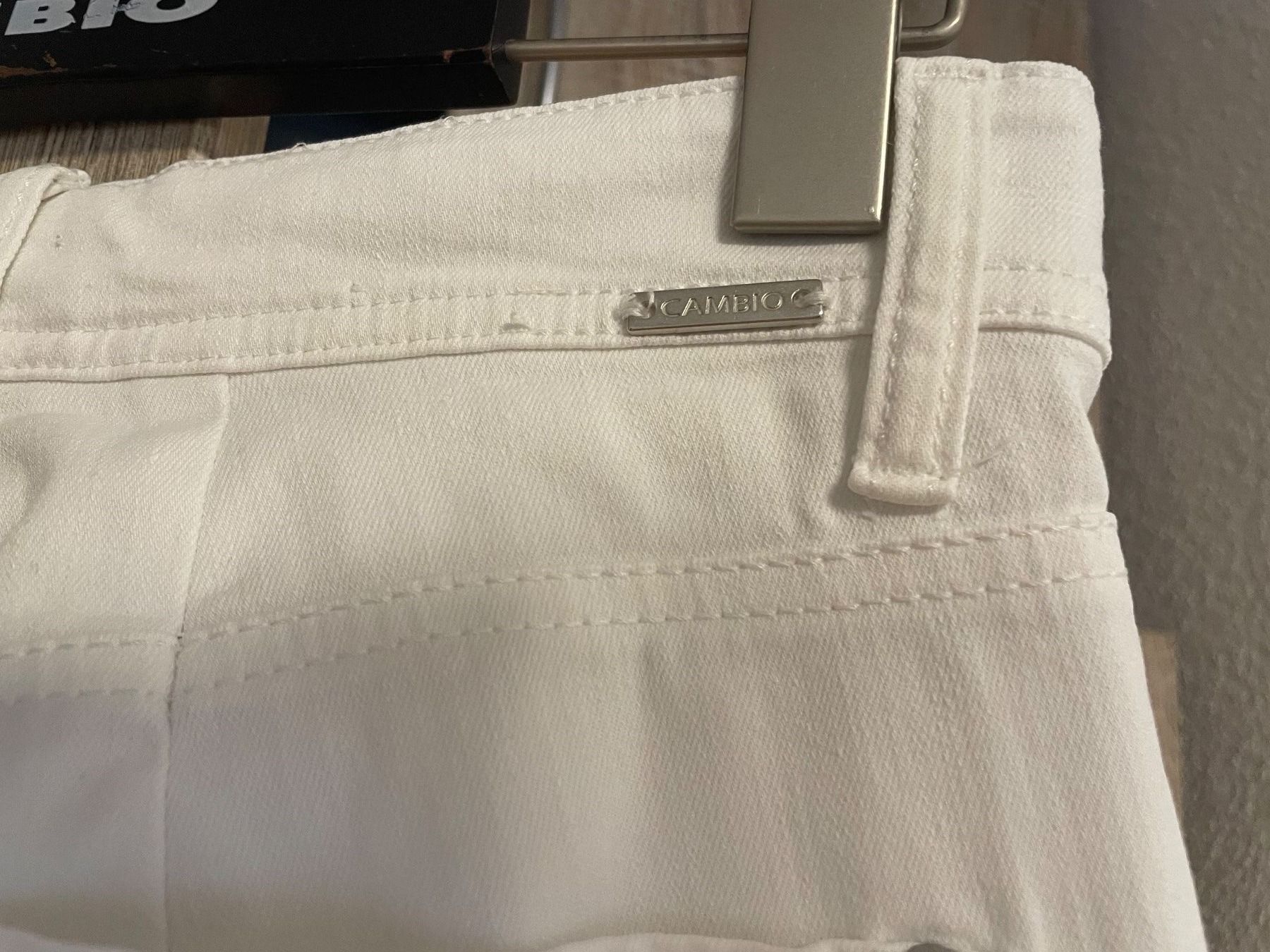 Cambio Jeans: Cambio Damenjeans weiss Superstretch – Usato da Berneck venduto da Ordnung2021 4