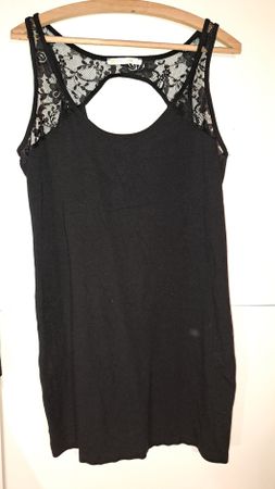 Schwarzes Sommerkleid mit Spitze, Grösse M, Top Zustand