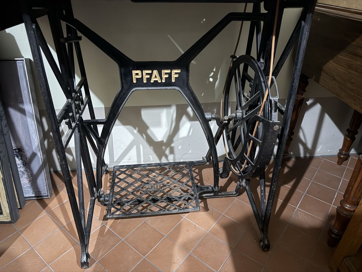 Pfaff Macchine da cucire: Ancienne machine à coudre pfaff – Usato da Sierre venduto da OCNL 3