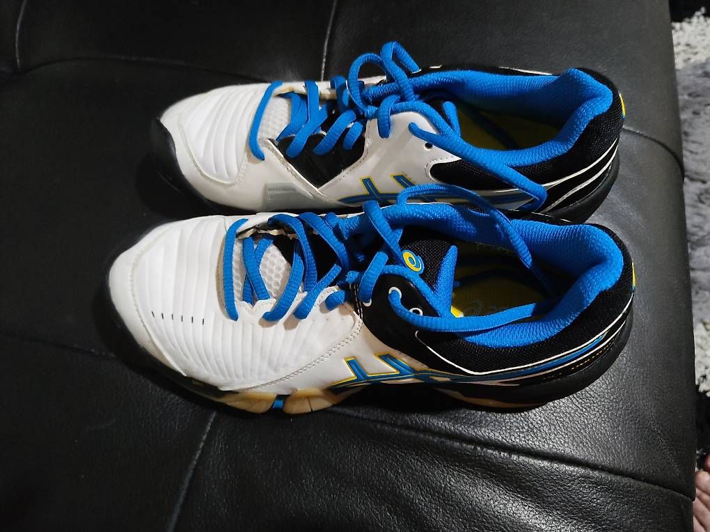 Chaussures garçon: Chaussures femme asics  – D'occasion à Lausanne par Gls_j