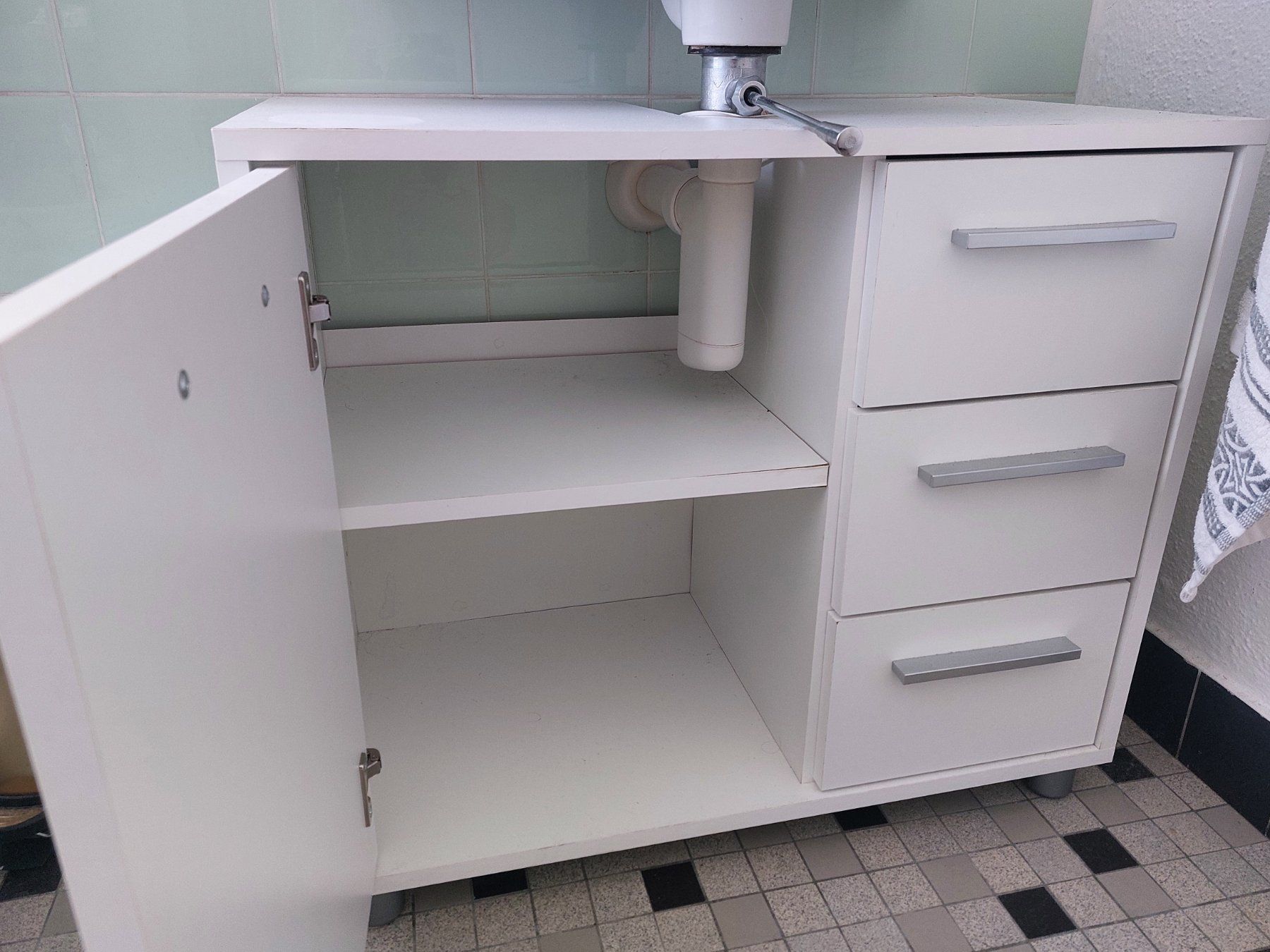 Badezimmermöbel: Badezimmer Waschbecken Unterschrank – Gebraucht aus Effretikon von Alexis24 1