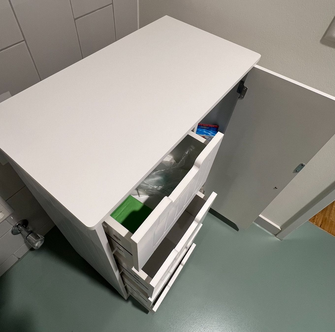 Cassettiere: Weisses Badezimmermöbel – Usato da Jona venduto da Fibertus 3
