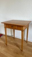 Kleiner Vintage Holztisch mit Schublade
