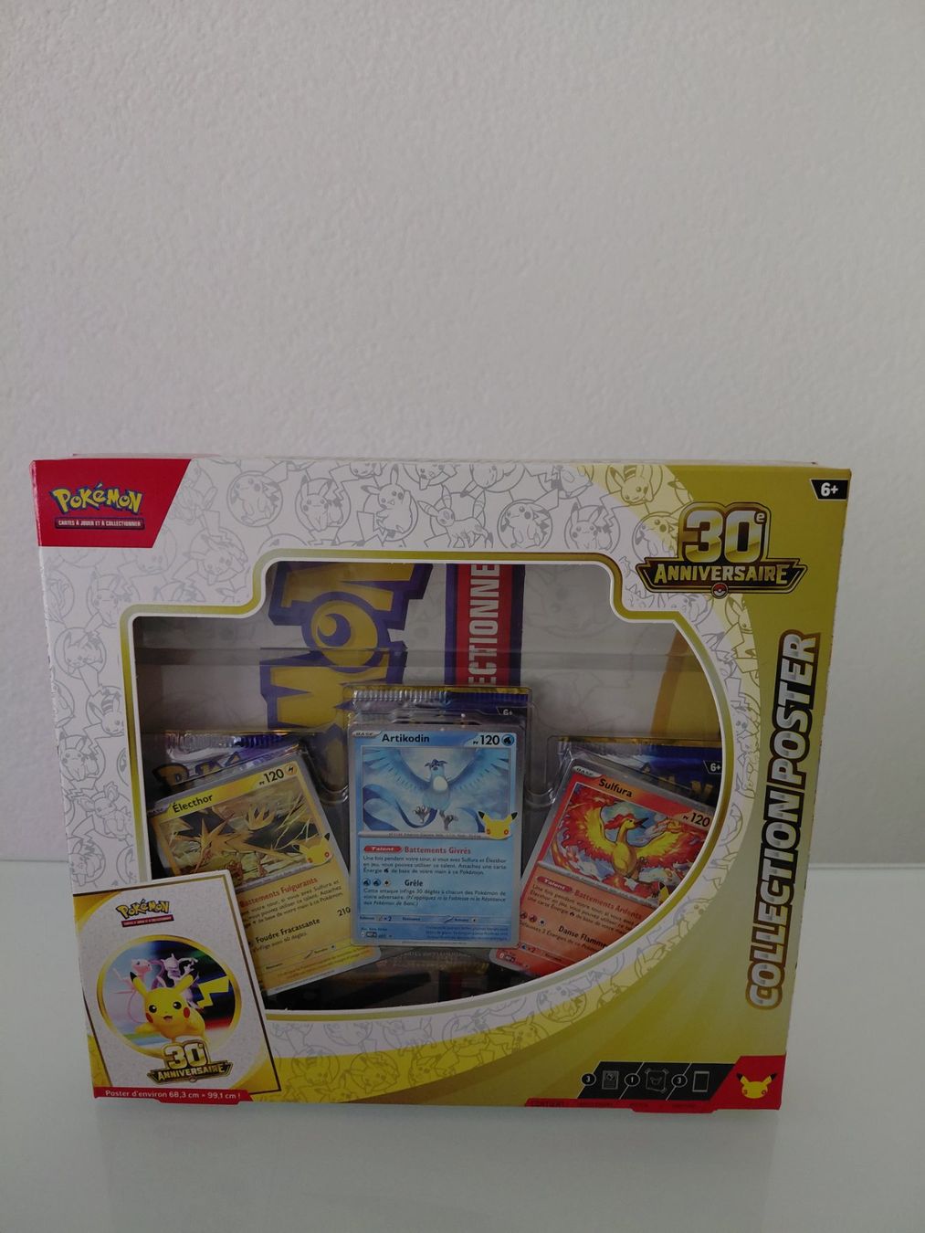 Pokémon Sammelbilder & Trading cards: Collection Poster Pokémon 30 ans Fr – Neu und originalverpackt aus YVERDON-LES-BAINS von Tony-no