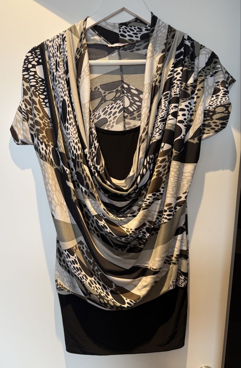 T-shirt: Shirt mit integriertem Top – Nuovo (secondo la descrizione) da Adligenswil venduto da Esthee