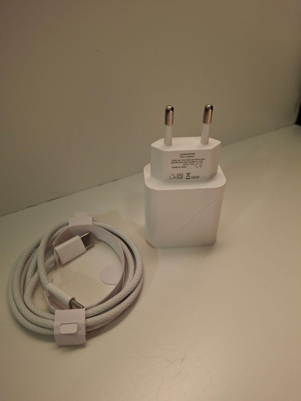 Caricabatterie: 20W PD Schnellladegerät mit USB-C Kabel – Nuovo e nell'imballaggio originale da Aarau venduto da mra_f9m8 7