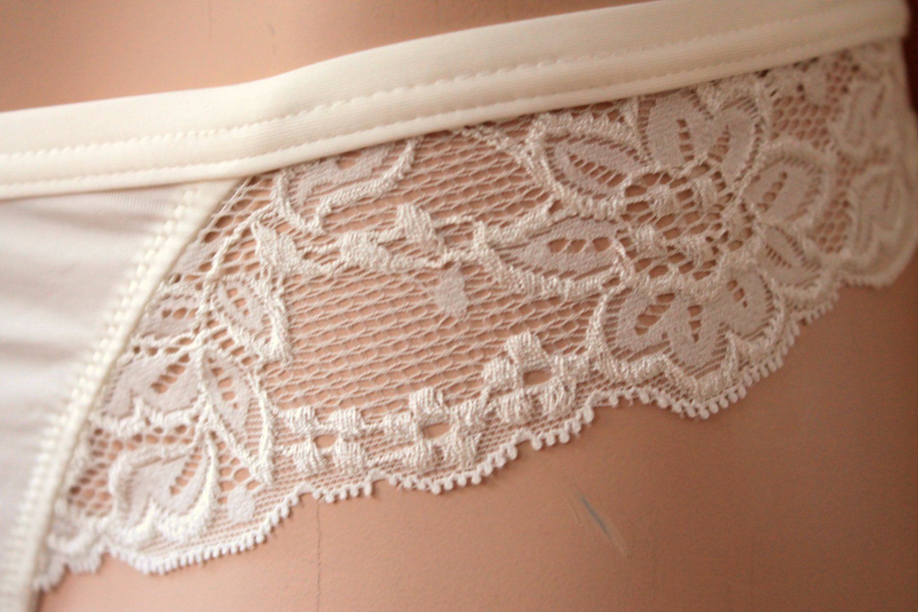 Sonstige Unterwäsche: schöner STRING mit feiner Spitze  34 XS  Neu – Neu (gemäss Beschreibung) aus Rebstein von QuasarVincent 2