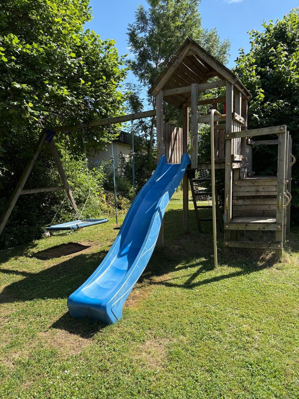 Casette per bambini: Spielturm mit Rutsche & Schaukel – Usato da Glattfelden venduto da Thisu18 2