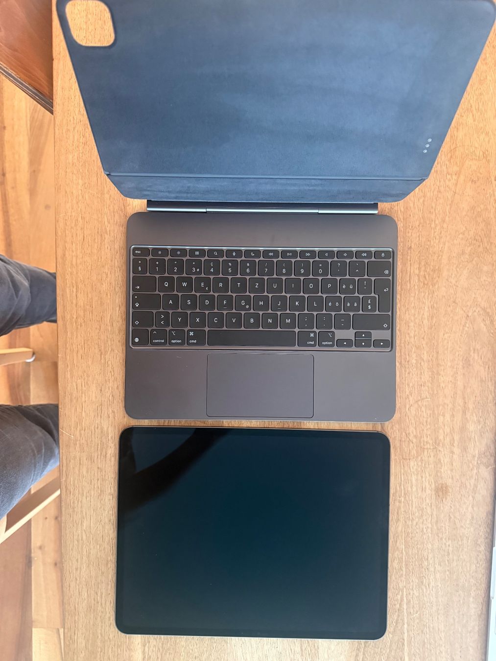 Apple Tablet PC: iPad Pro 13", 256GB, Wifi & Cellular inkl. Magic Keyboard – Usato da Zürich venduto da oli_rbv6 5