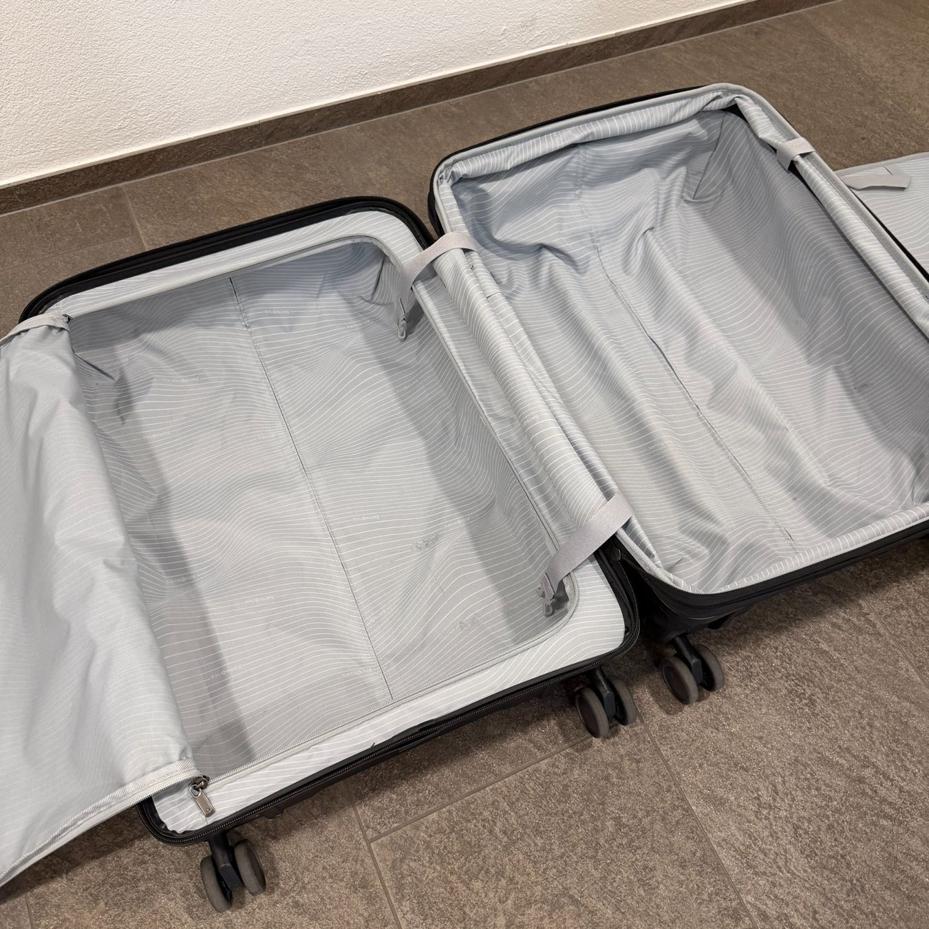 Valises de voyage: Koffer Samsonite Outline Pro Medium Spinner 68 cm schwarz – D'occasion à Balzers par dassandro 7