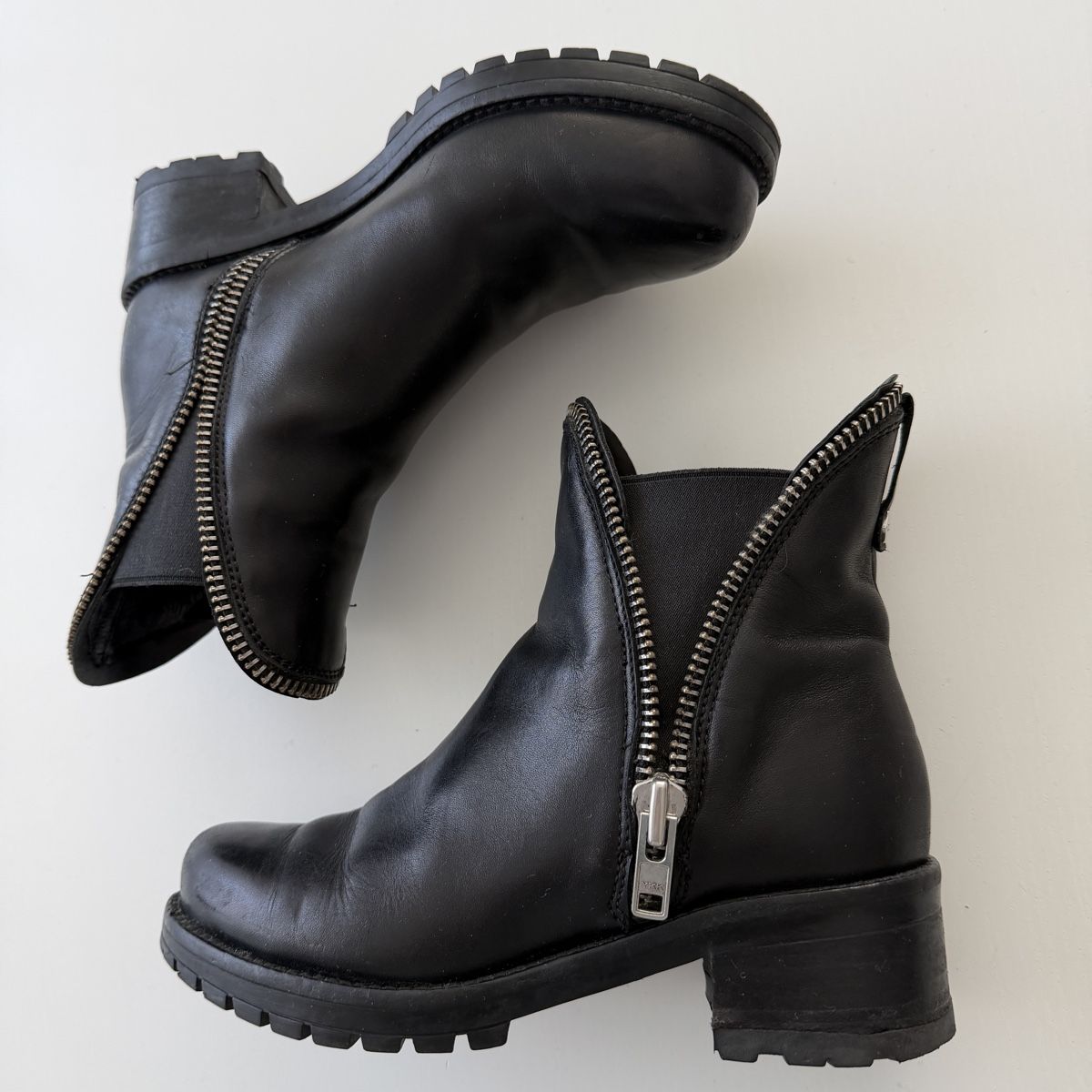 Scarpe da donna: CULT Black Leather Boots – Usato da Emmen venduto da Colette-Juliette 1