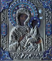 Ikone der Mutter Gottes in einem Rahmen mit Emaille