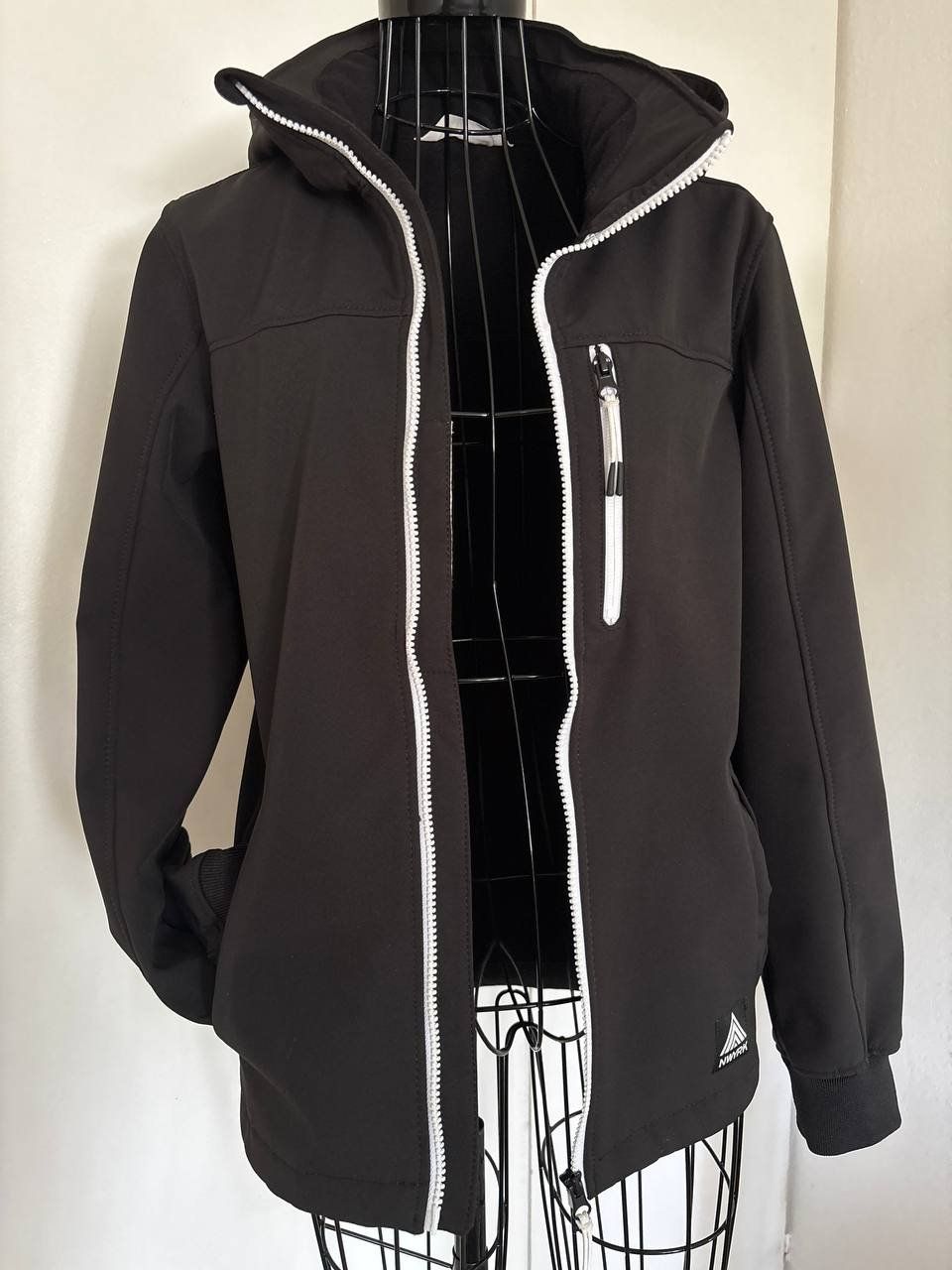 Jacken: Softshell Jacke mit Kapuze – Gebraucht aus Bern von ViksiBash 3