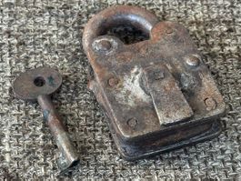 Antikes Schloss mit Schlüssel Gusseisen RAR
