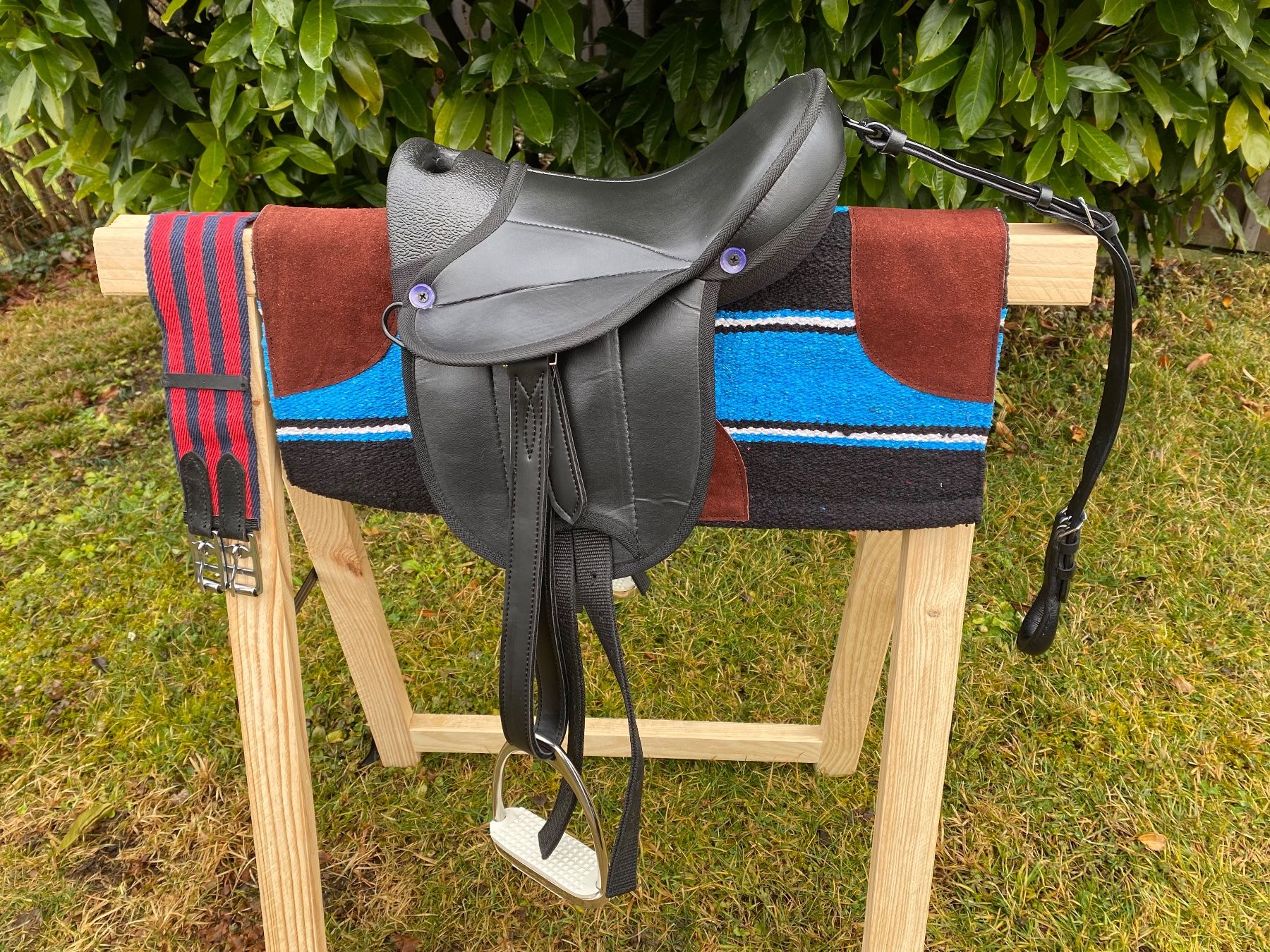 Selle & Accessori: schönes schwarzes Ponysätteli – Usato da Feldbach venduto da Fea1