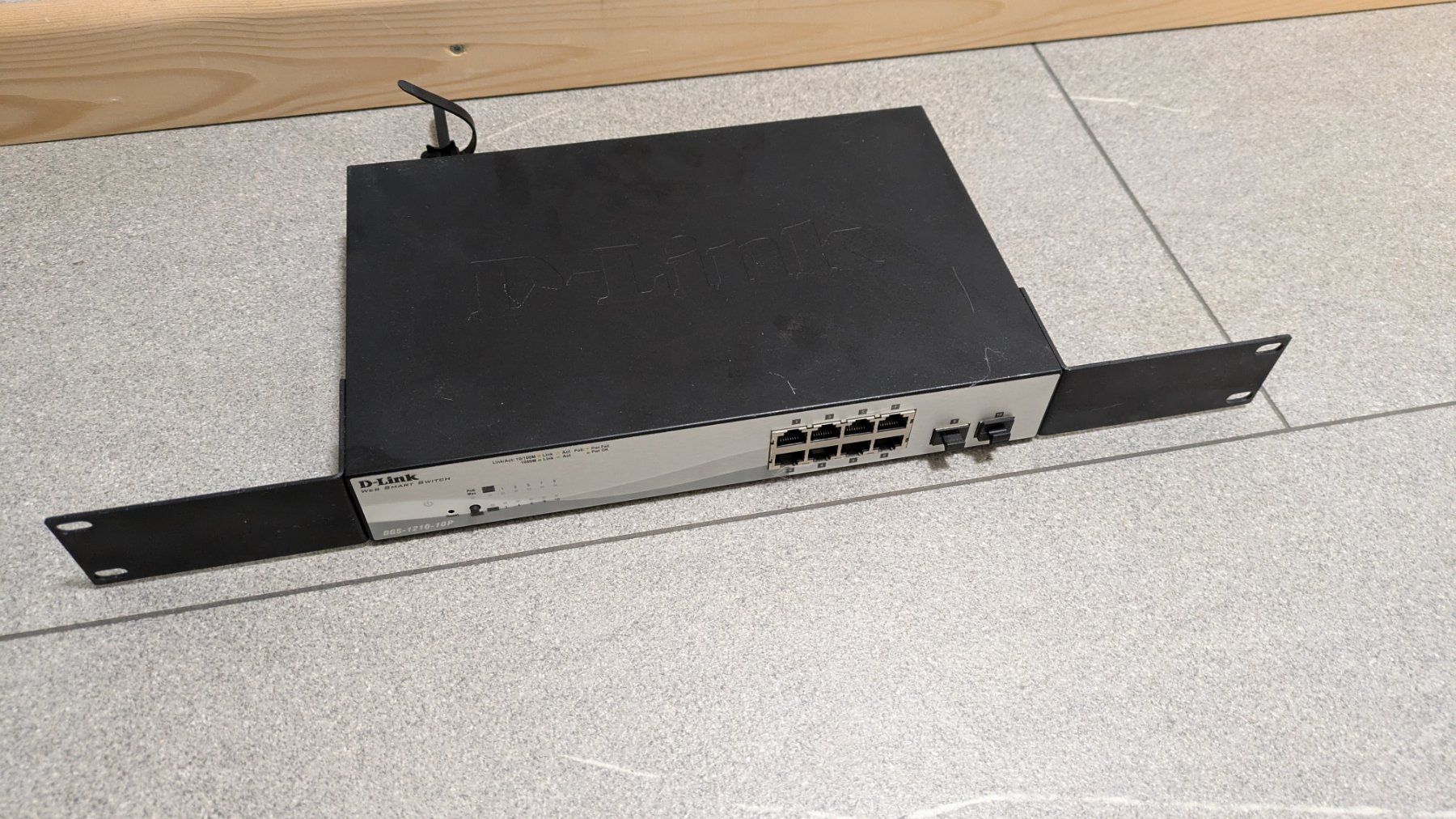 Dlink Hub & Switch: D-Link Web Smart Switch DGS-1210-10P – Usato da Sargans venduto da Tht 1