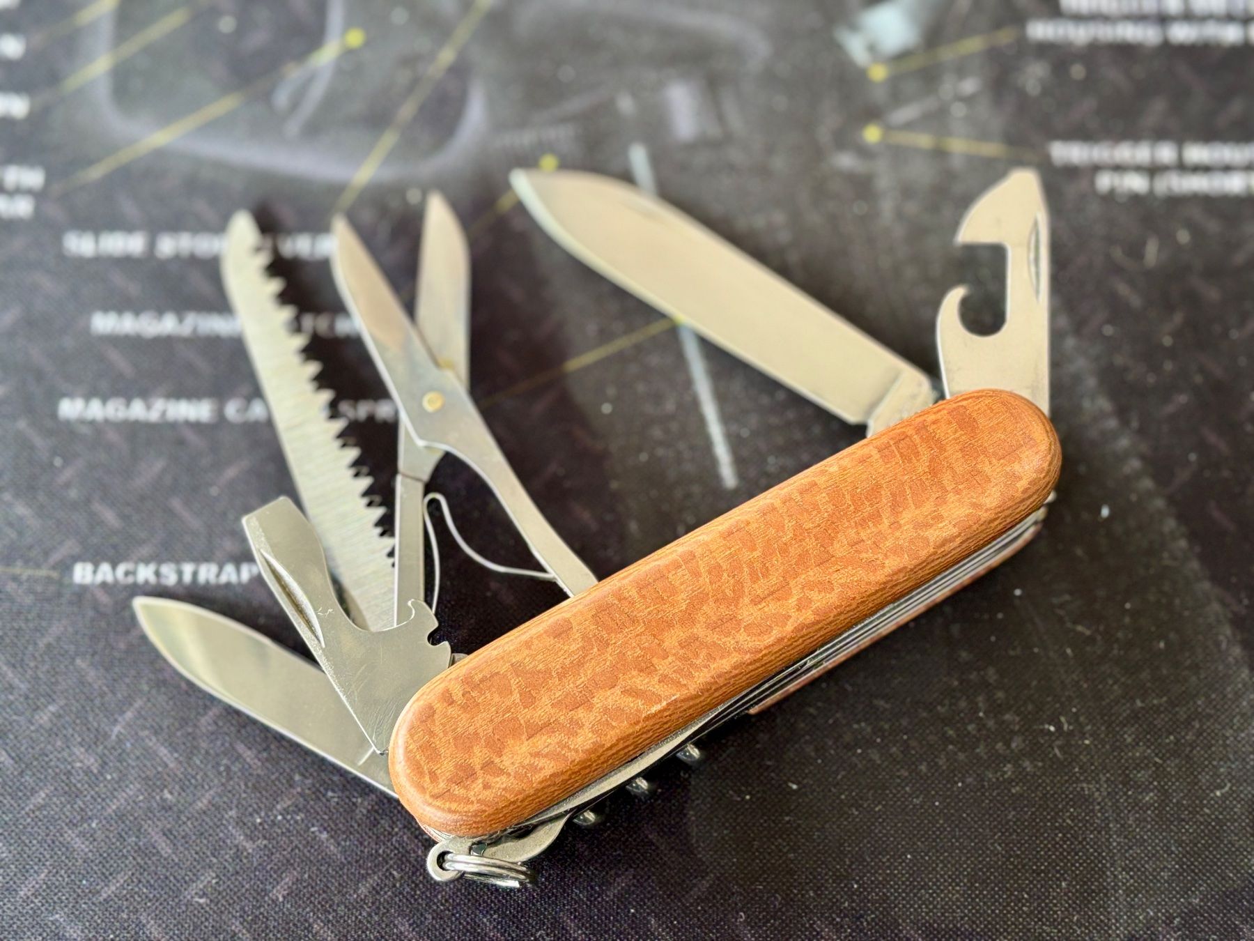 Victorinox Coltelli tascabile: Victorinox Schlangenholz – Nuovo (secondo la descrizione) da Frauenkappelen venduto da Doc_Snyder
