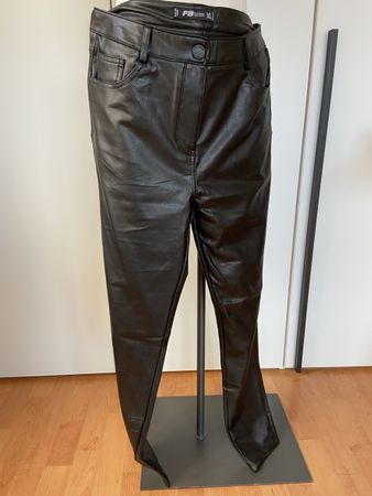 Schicke Kunstleder Hose, Schwarz, Gr.40  Neu!