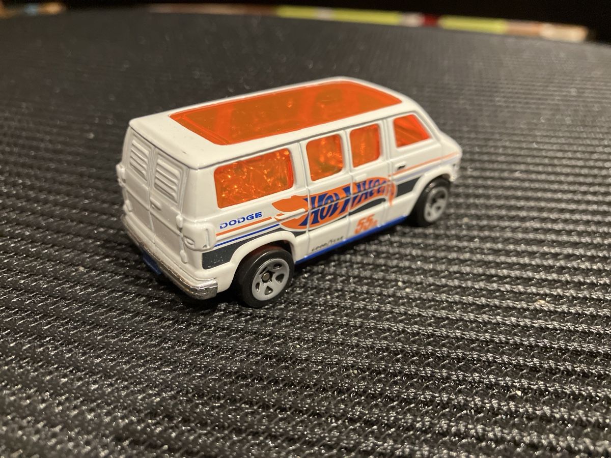 Hot Wheels Modellini d'auto: Hotwheels Dodge van – Usato da Luzern venduto da tra_t8h7 1