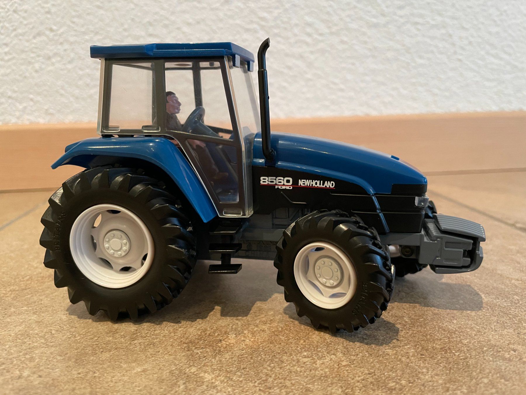 Ford Traktoren: Britains New Holland / Ford 8560 – Neu und originalverpackt aus Kreuzlingen von Stefan1150 3