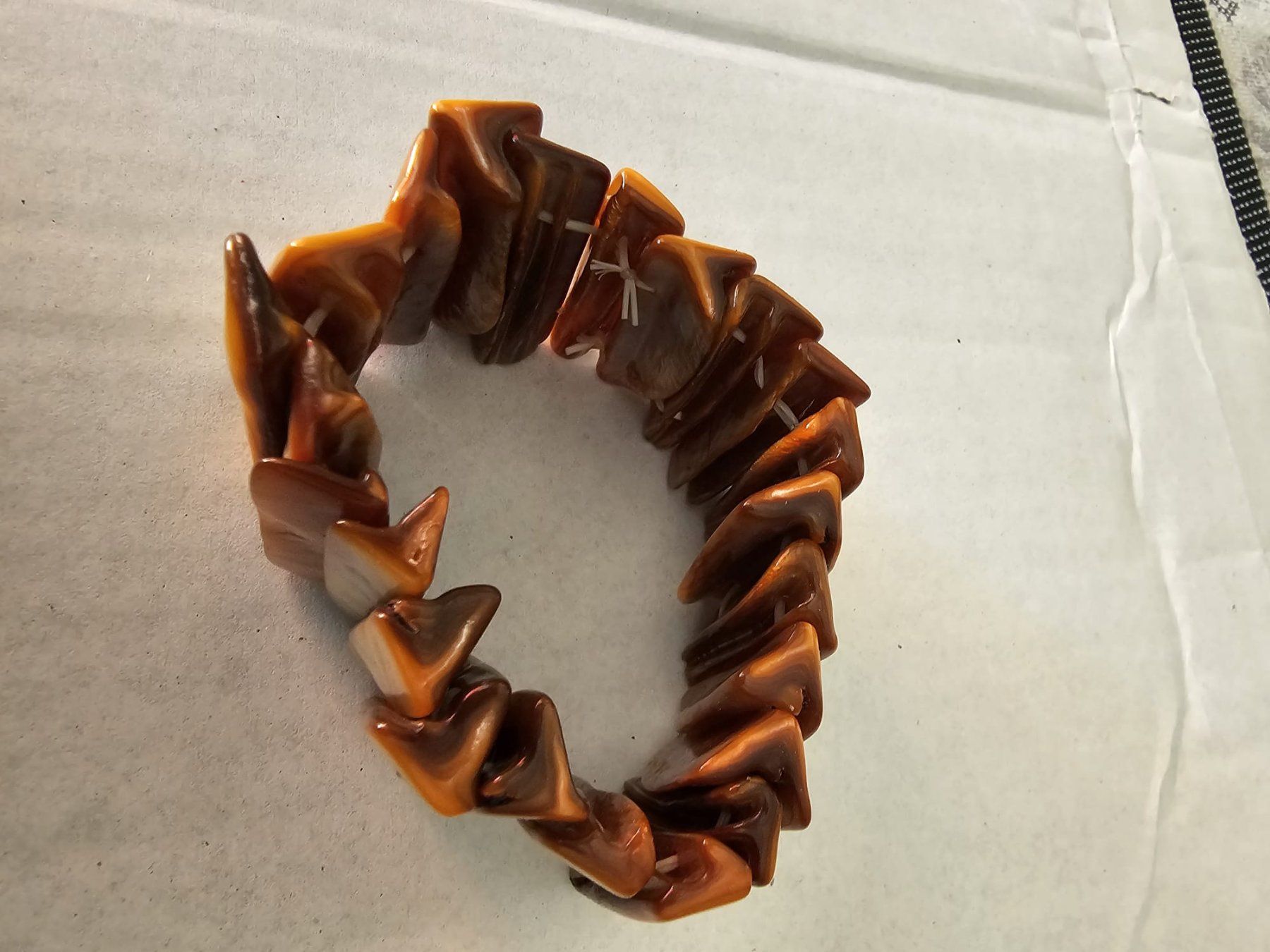 Armbänder & -reifen: Stretch Armband mit Perlmutt Perlen, Orange ca. 21 cm – Gebraucht aus Münchenbuchsee von babilibern 2