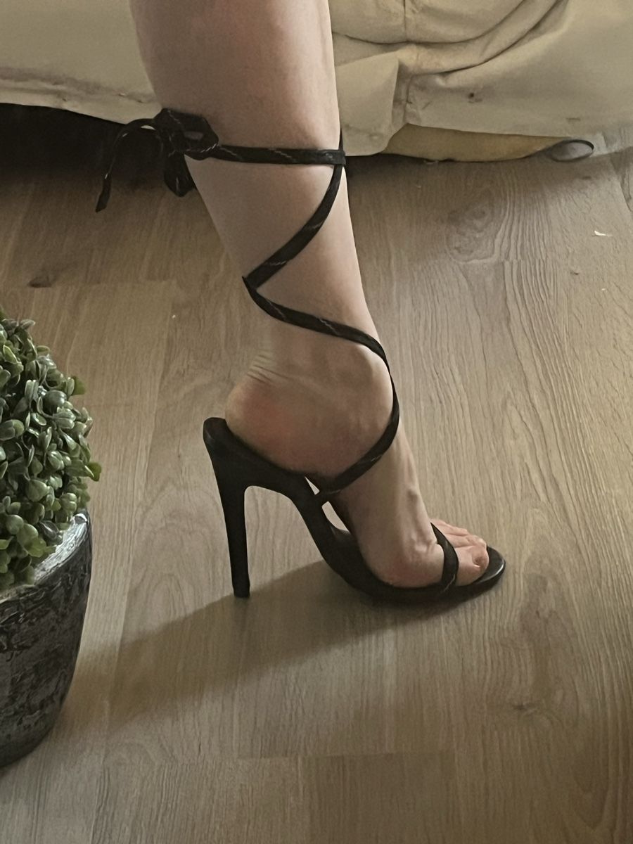 Boohoo Scarpe da donna: Sandales noires à lanières, taille 36 – Usato da Erde venduto da des_f5d6 1