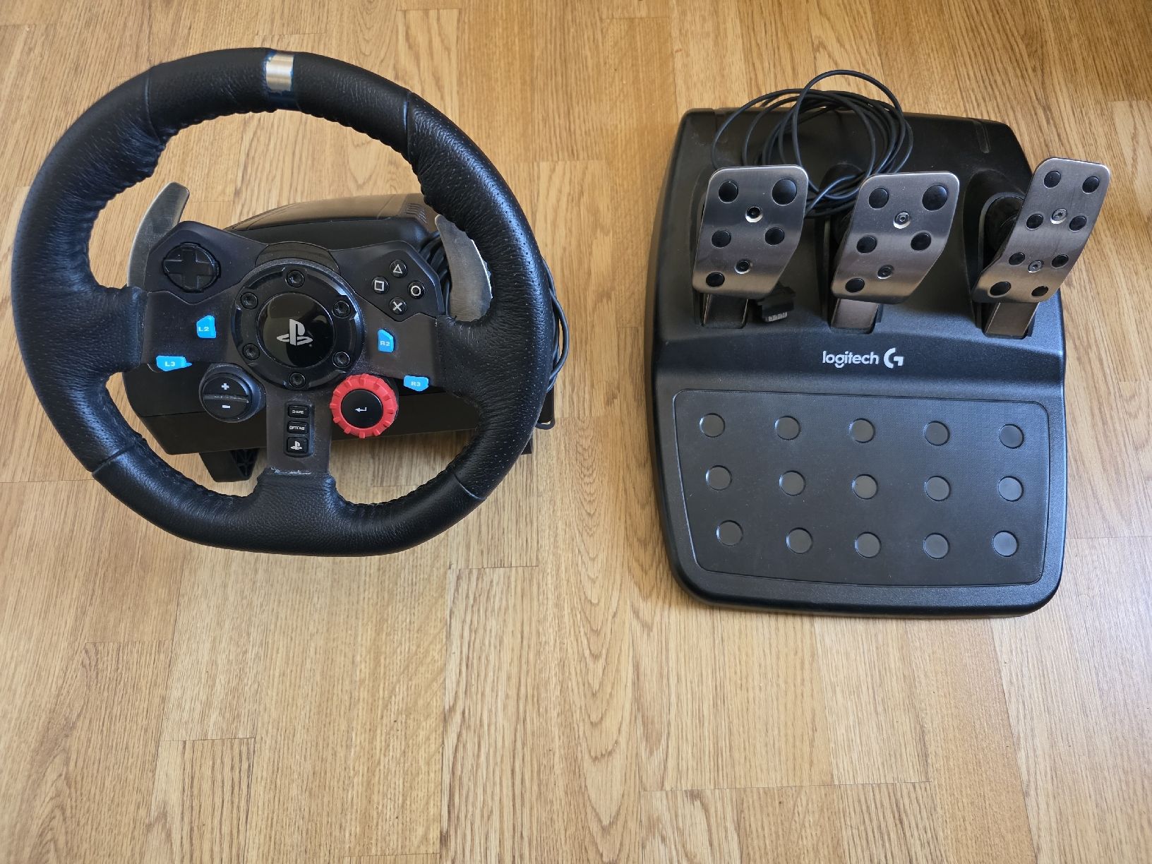 Logitech Controller: Logitech G29 Driving Force Rennlenkrad mit Pedalen PS4/PC – Usato da Niederhelfenschwil venduto da sax_vv2k