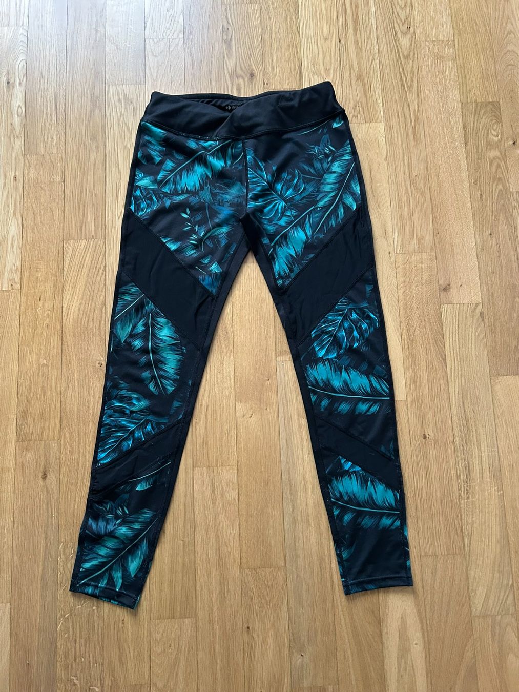 Leggings: Schwarze Sport-Leggings mit Blattmuster – Nuovo (secondo la descrizione) da Suberg venduto da klarsicht_91