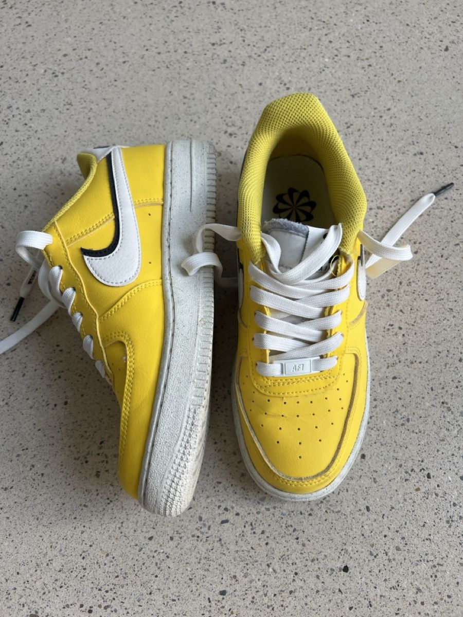 Nike Scarpe da donna: Nike Air Force 1 Gelb, Grösse 37.5 – Usato da Adliswil venduto da la.di.ma 2