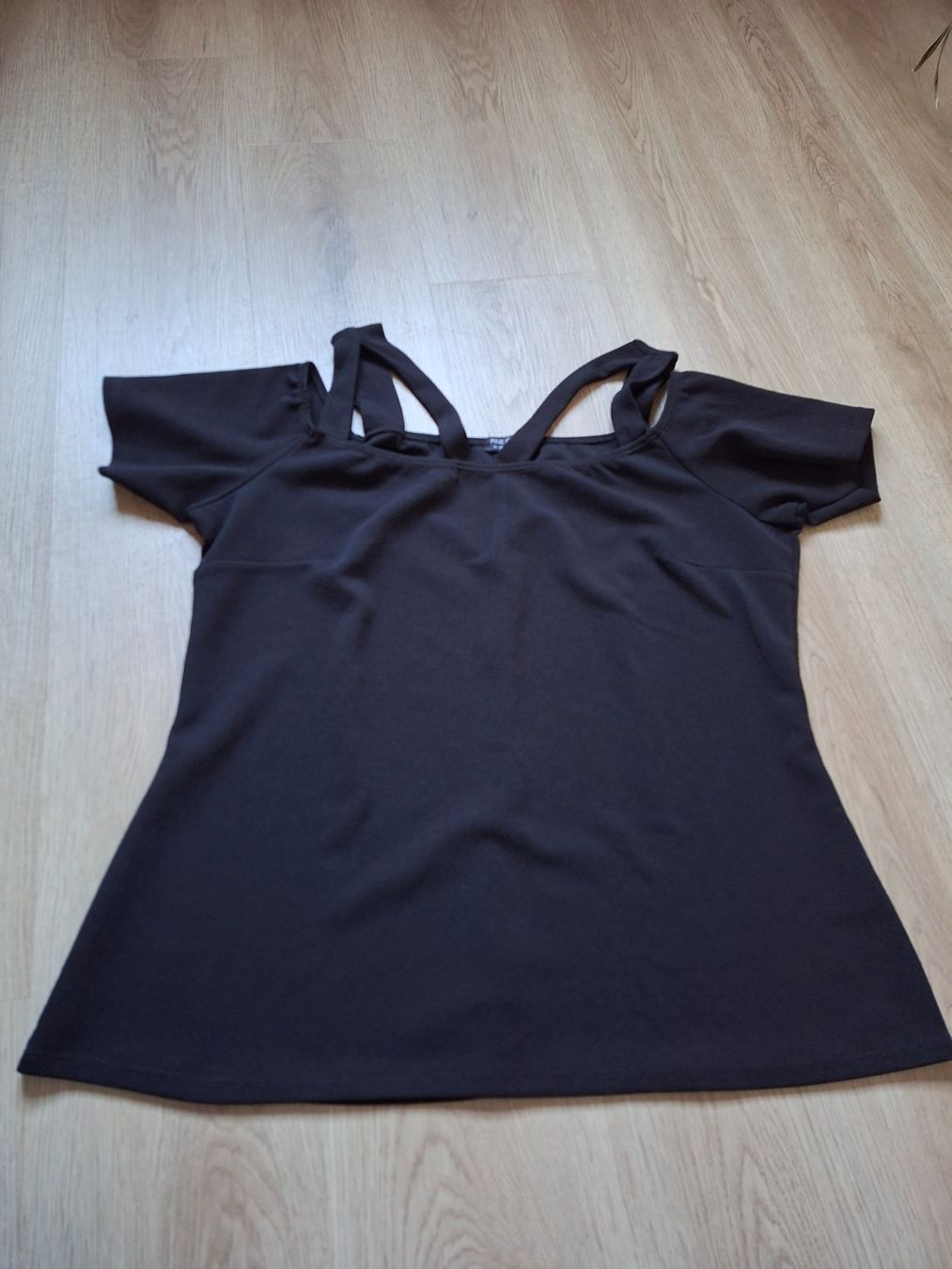 T-shirt: Tshirt schwarz – Usato da Oberwil/Dägerlen venduto da Dominique1606