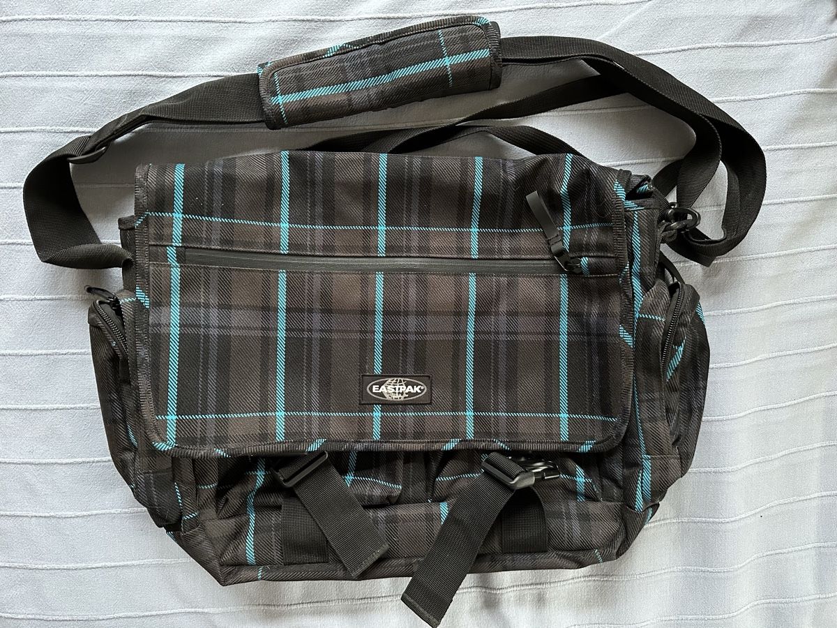 Eastpak Borse: Eastpak Laptoptasche - fast wie NEU – Usato da Wetzikon ZH venduto da eli_k7fq