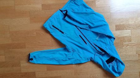Softshelljacke hellblau Grösse 152