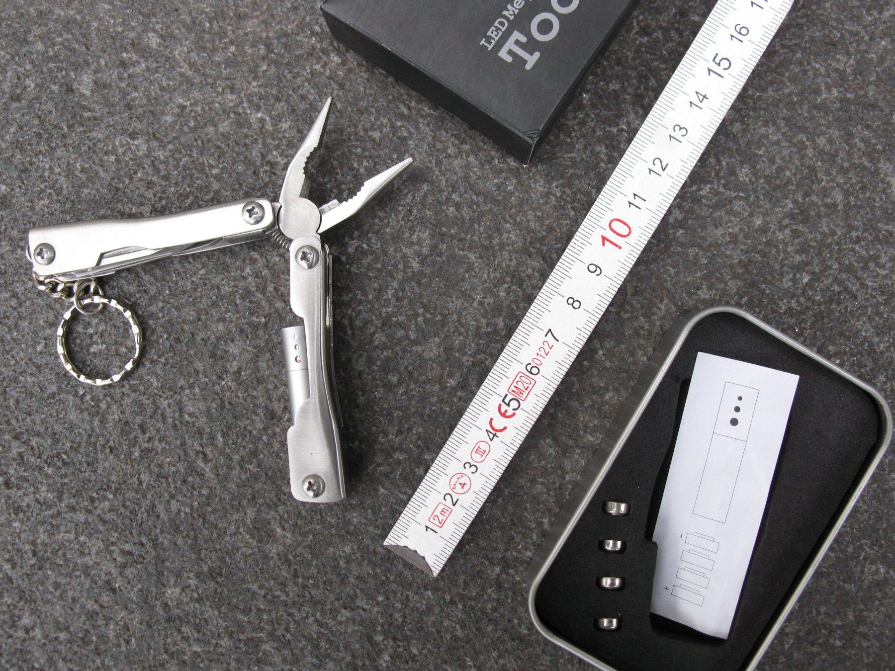 Schlüsselanhänger & - bänder: Multi-Tool Taschenmesser mit Zange und Lampe – Neu und originalverpackt aus Hittnau von Mares8335 6