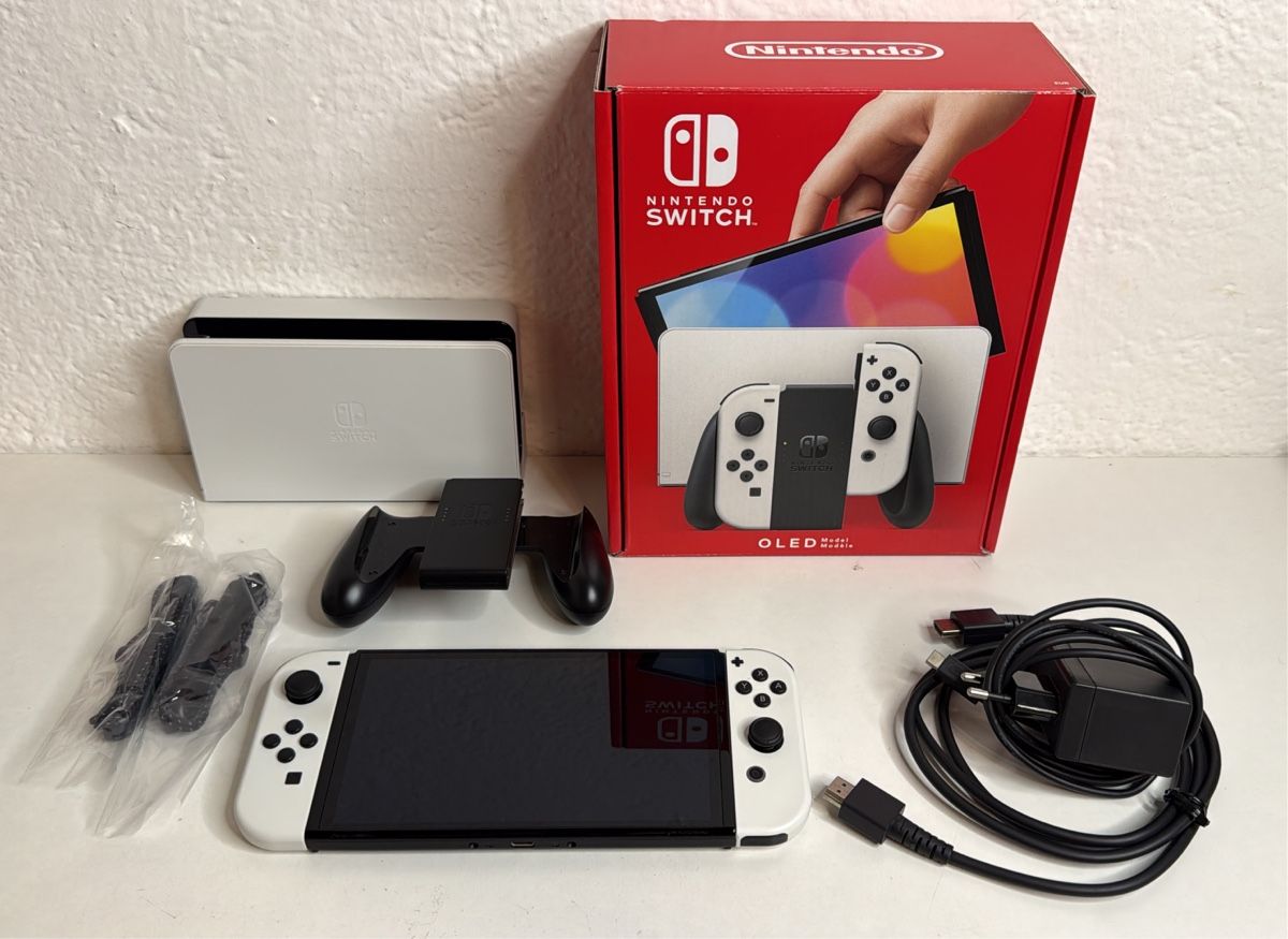 Nintendo Konsolen: Nintendo Switch OLED Model White Console with Accessories 🎮 – Gebraucht aus Ehrendingen von bubulence 1