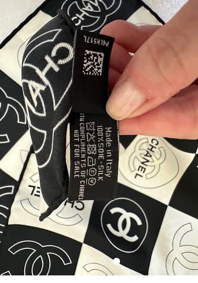 Chanel Foulard & Sciarpe: Chanel carre  piccolo – Nuovo e nell'imballaggio originale da lugano venduto da rob_g7hc 2