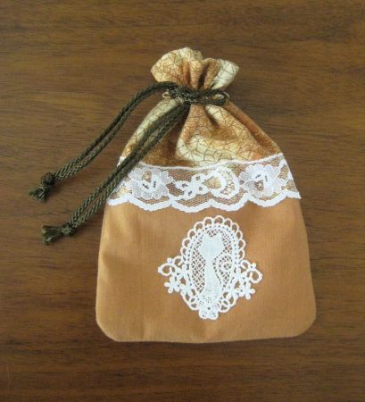 Stoffsäckli, Geschenksäckli, Katze aus Spitze, gefüttert