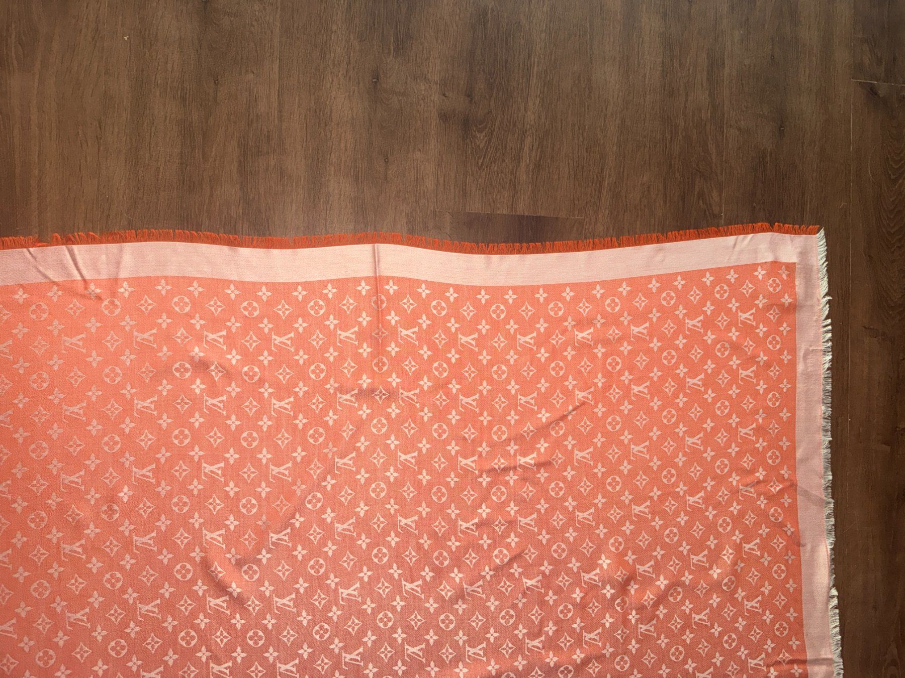 Louis Vuitton Foulard & Sciarpe: Châle Monogram Louis Vuitton – Usato da St-Sulpice VD venduto da juhdu 6