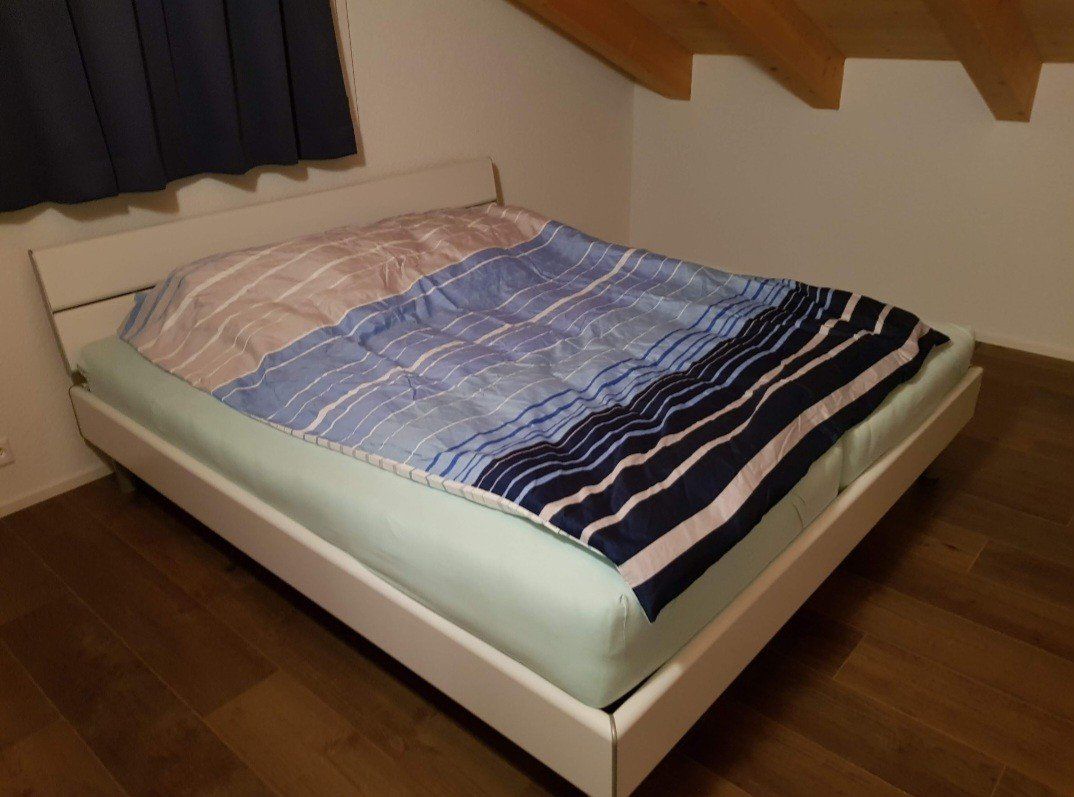 Betten: Doppelbett mit Matratze – Gebraucht aus Merzligen von aalpin
