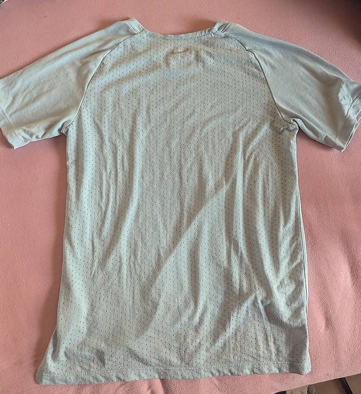 T-shirt: T-shirt de sport Nike  – Usato da Saillon venduto da vic_xny8 1