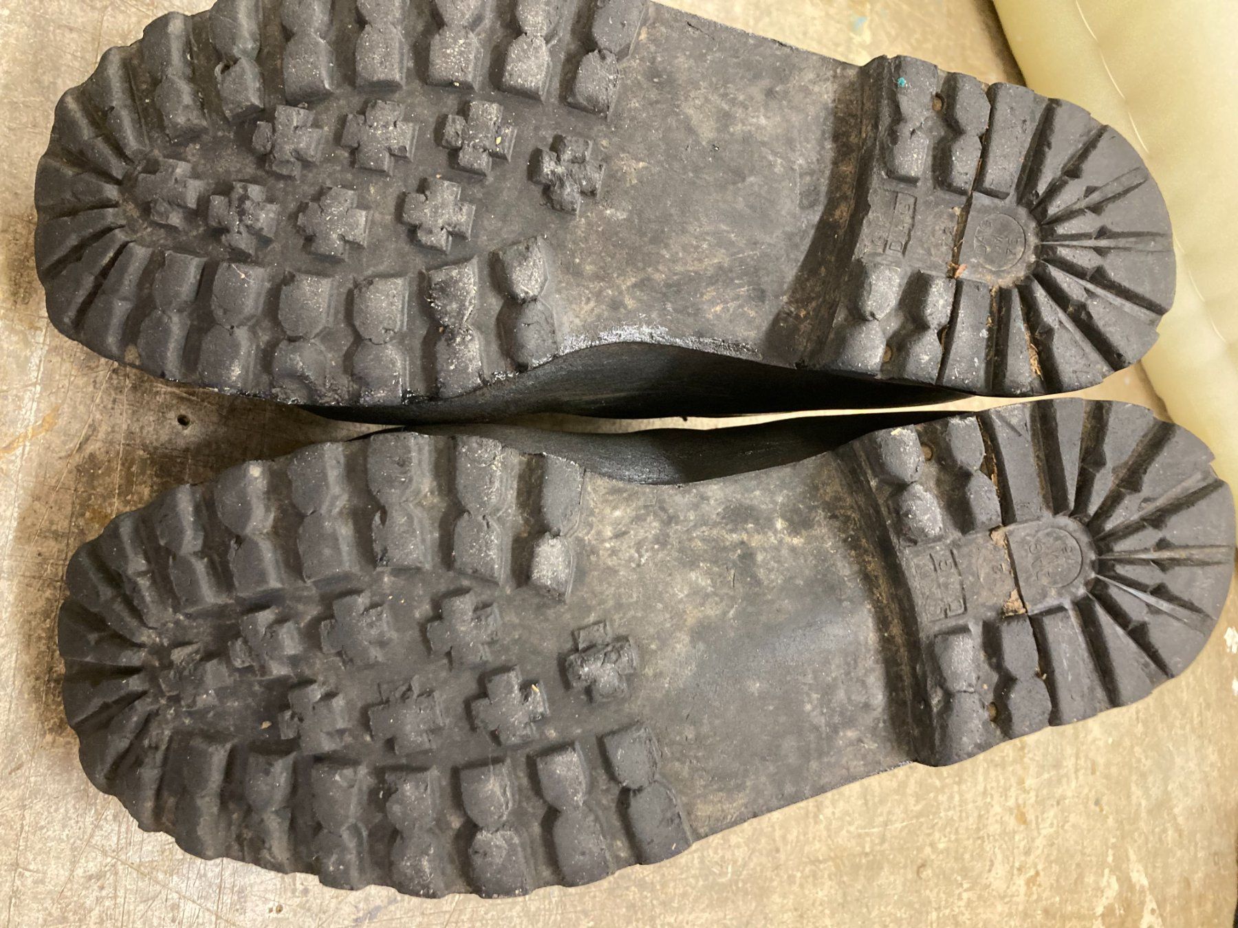 Schweizer Armee Scarpe da uomo: Militär Gebirgsschuhe – Usato da kloten venduto da Goodding 3