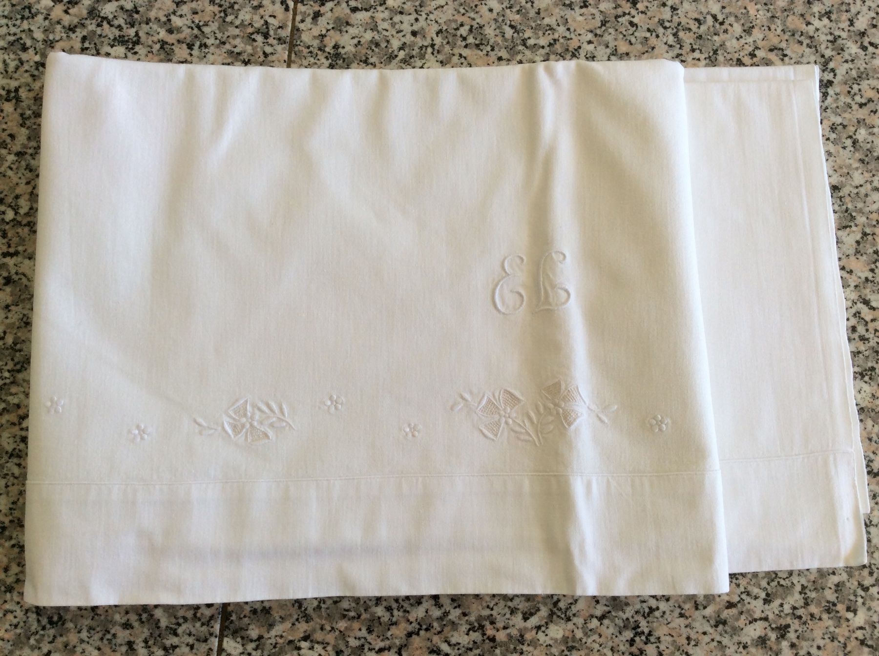 Biancheria da letto: Altes Leintuch aus feinem Leinen. Mit Monogramm: E. L. – Nuovo (secondo la descrizione) da Birwinken venduto da waldmanndli