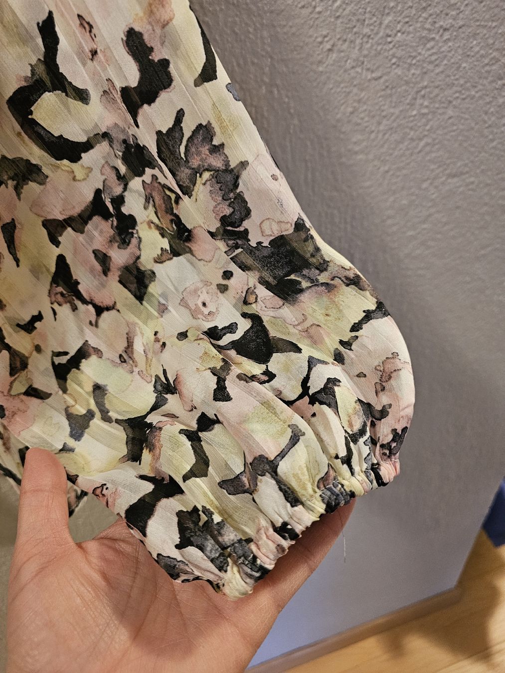 H&M Camicette: Luftige Sommer Bluse mit Blumenmuster, Grösse 38 – Nuovo (secondo la descrizione) da Bern venduto da Oscarella 4