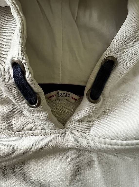 Guess Maglioni & Felpe: Pullover mit Kapuze Gr. 152 von GUESS – Nuovo (secondo la descrizione) da Oberrohrdorf venduto da Augustus5 4
